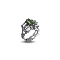 zilveren ring met groene steen geïnspireerd op de jachtkrabspin